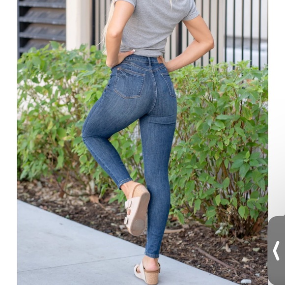 High rise Judy blue skinny jean - Picture 4 of 11